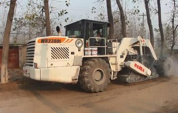 锐马首台WR2300L冷再生驻马店水稳路基冷再生施工